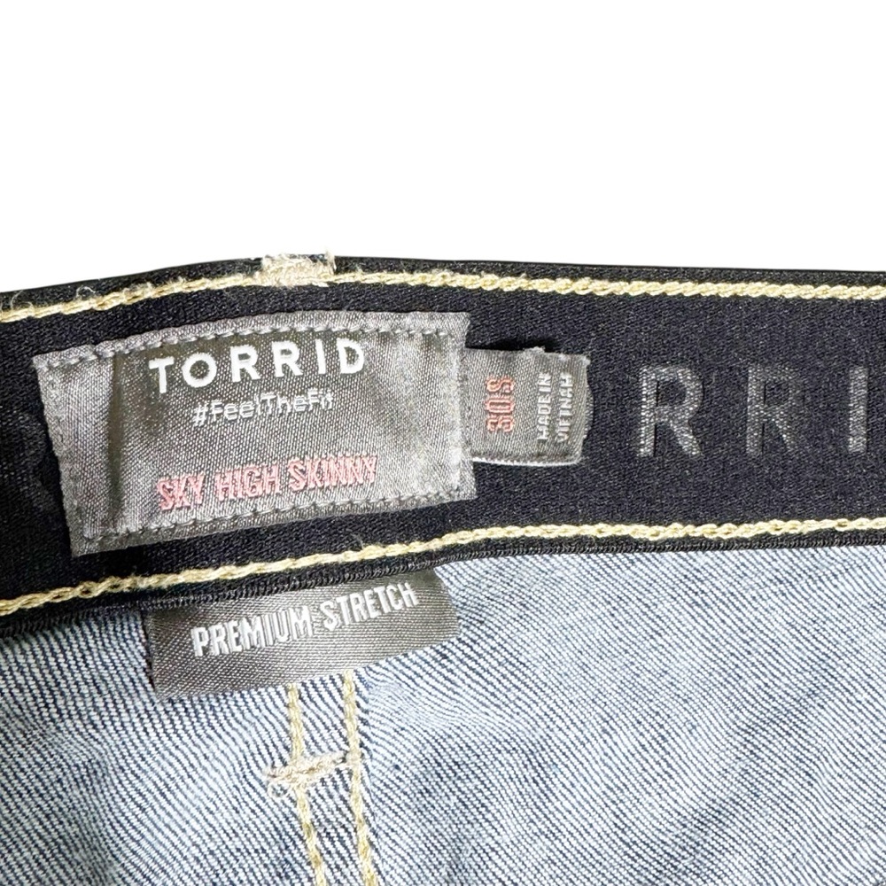 Torrid Sky High Skinny Jean size 30S - Picture 2 of 5